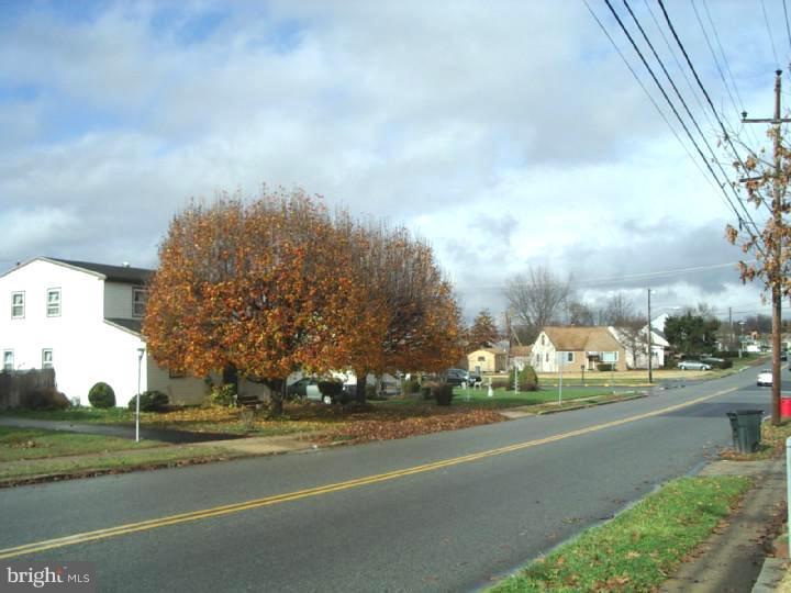 31 Upland Road Brookhaven, PA 19015 - Photo 4 of 25 View from Front Door
