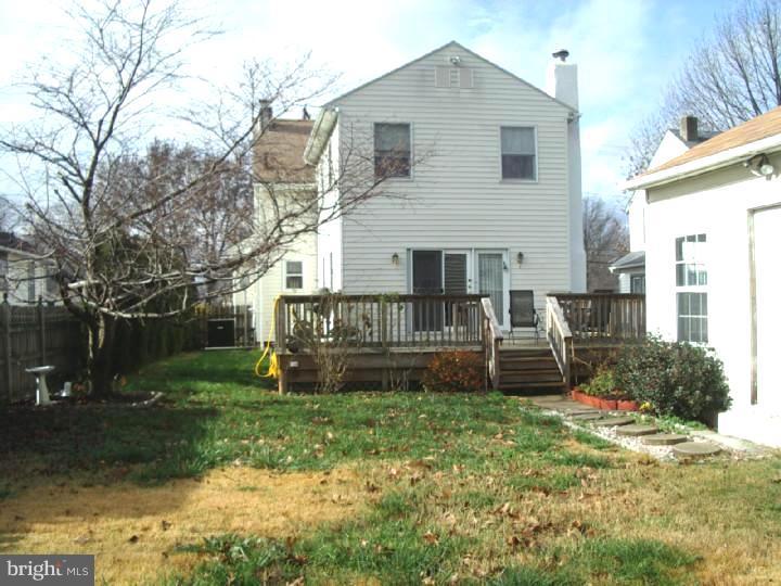 31 Upland Road Brookhaven, PA 19015 - Photo 5 of 25 Exterior Back