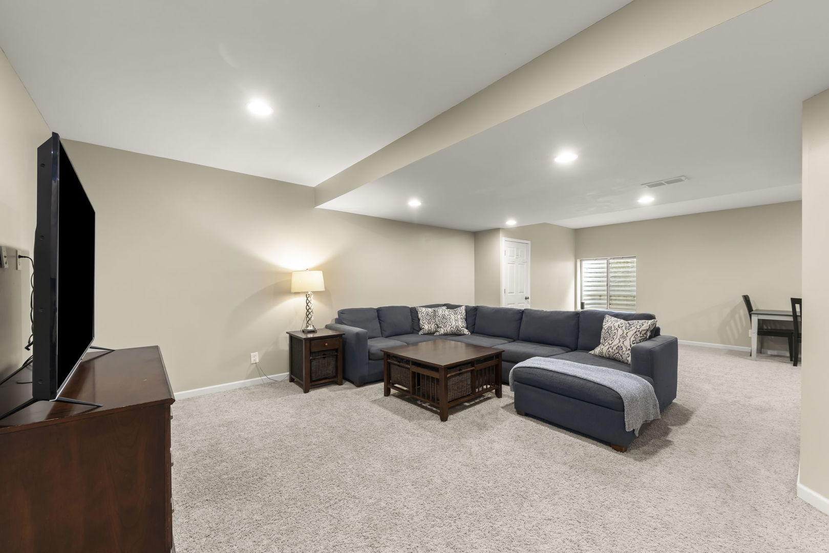 1934 Raintree Road Yorkville, IL 60560 - Photo 28 of 40 a living room with furniture