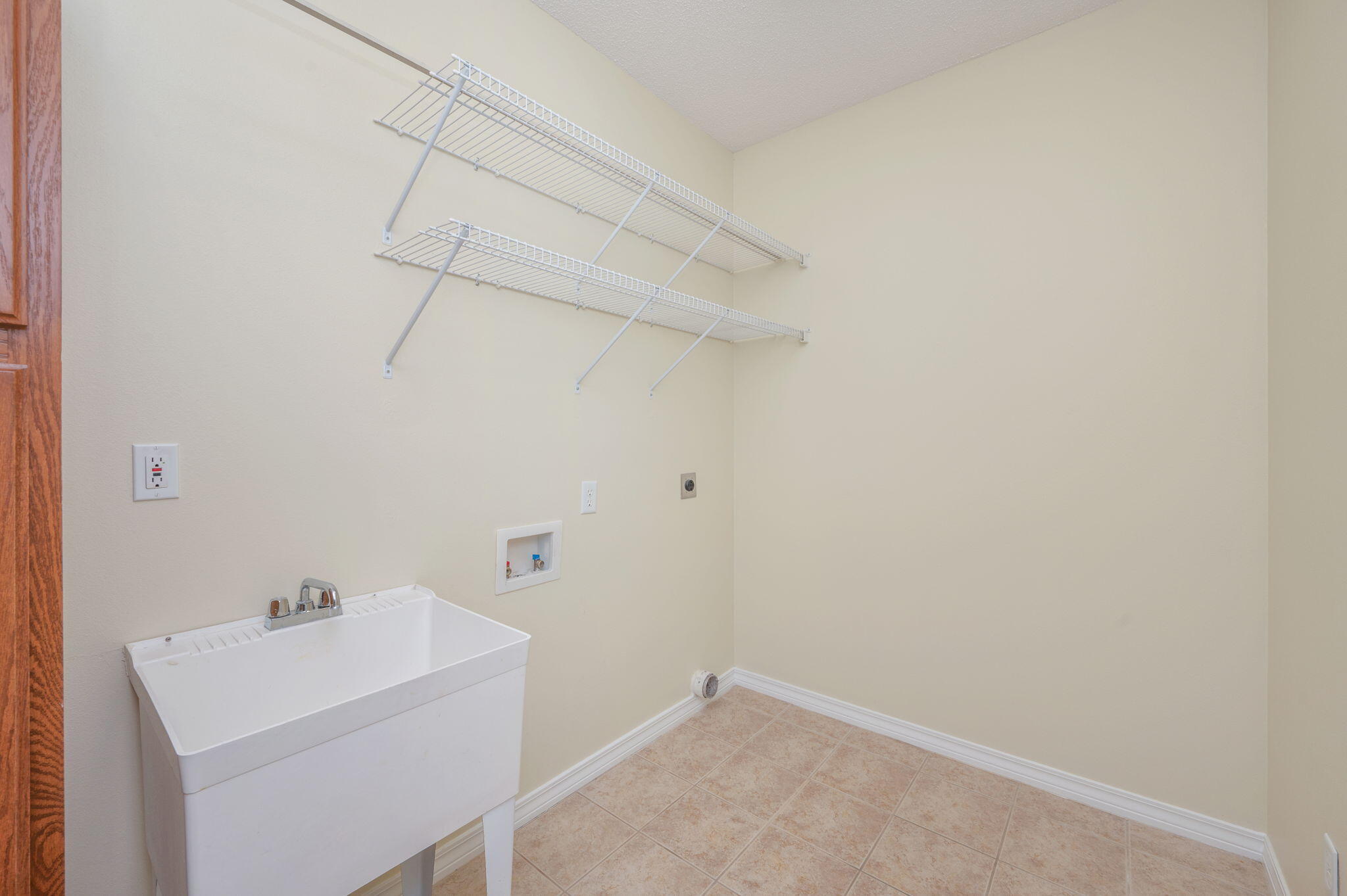 5552 Frontier Drive Crestview, FL 32536 - Photo 37 of 50 a bathroom with a sink and vanity