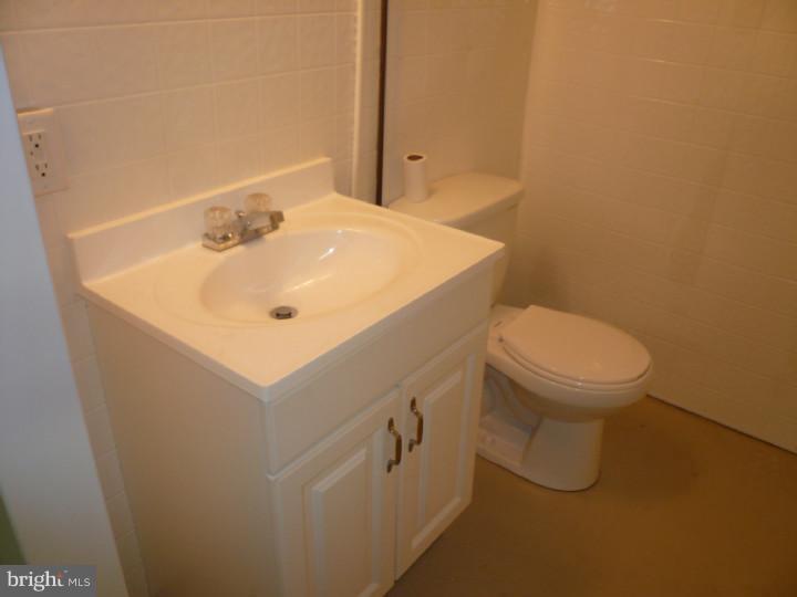 1005 Gallery Road Wilmington, DE 19805 - Photo 23 of 23 Half Bath