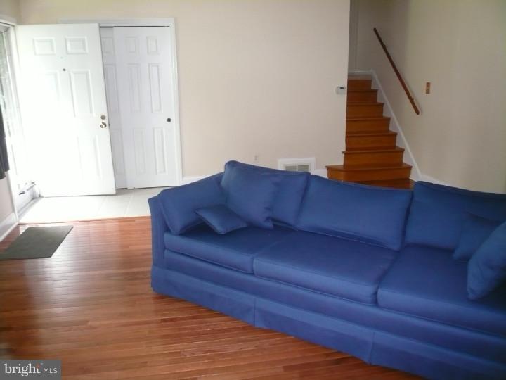 1005 Gallery Road Wilmington, DE 19805 - Photo 5 of 23 Living Room