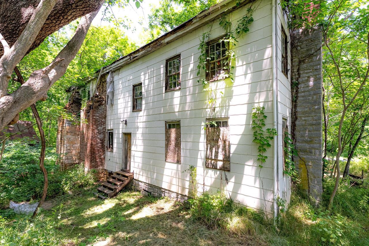 2410 Mauzy Athlone Road Harrisonburg, VA 22802 - Photo 12 of 28 a backyard of a house with table and chairs