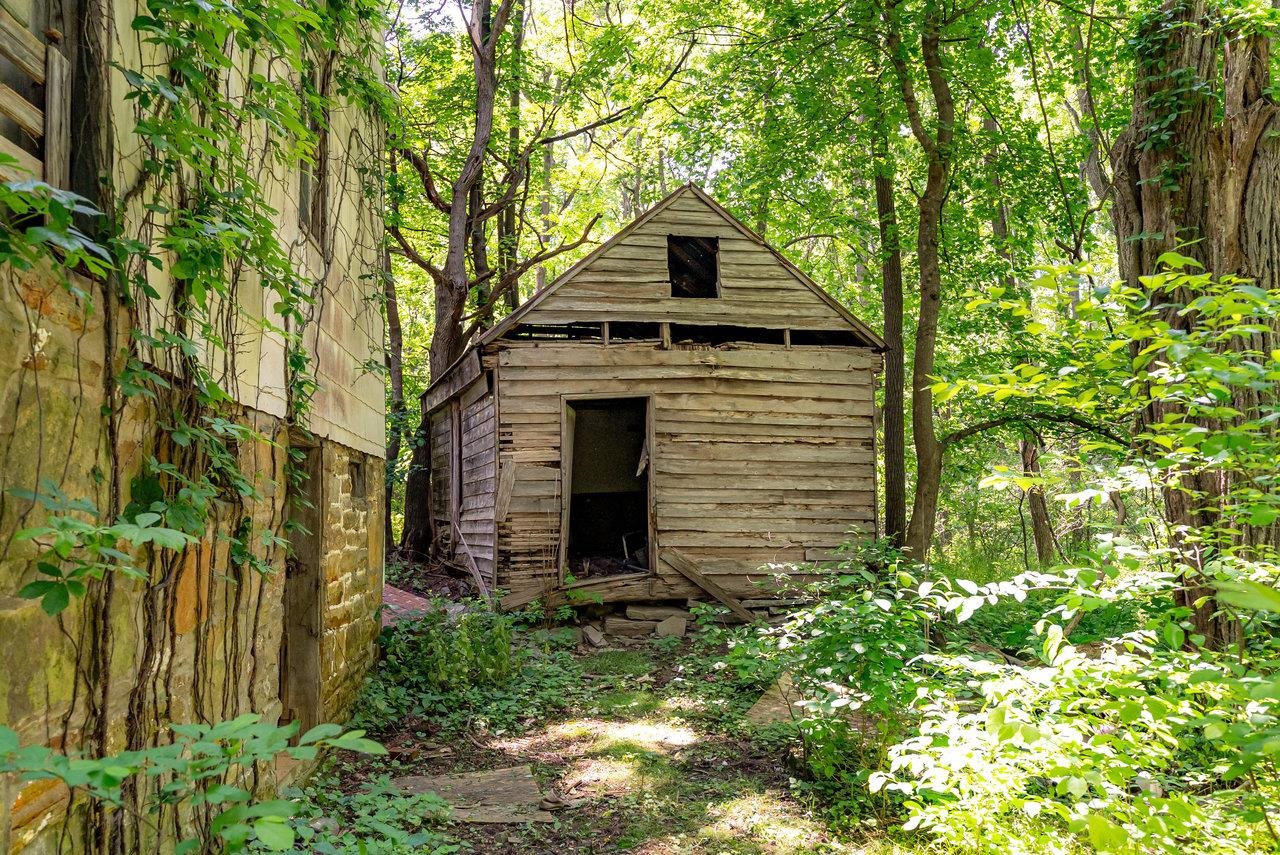 2410 Mauzy Athlone Road Harrisonburg, VA 22802 - Photo 25 of 28 a front view of a house with a yard