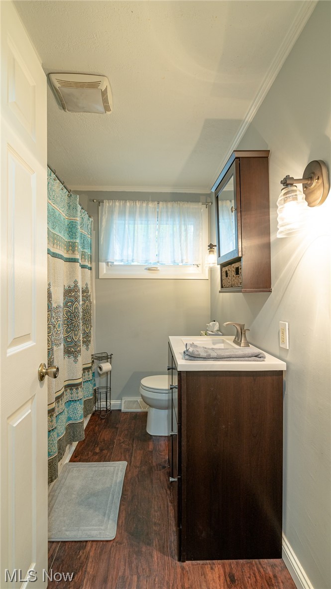 301 Perry Drive Northwest Canton, OH 44708 - Photo 23 of 34 Main Bathroom with laminate floors