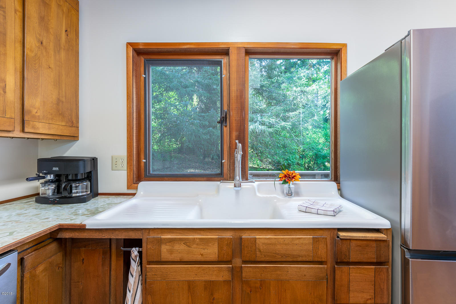 56305 Spruce Road Otis, OR 97368 - Photo 9 of 35 Farm sink