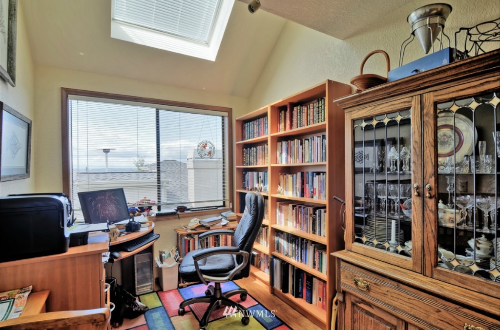 633 Main Street, Unit 201 Edmonds, WA 98020 - Photo 14 of 22
