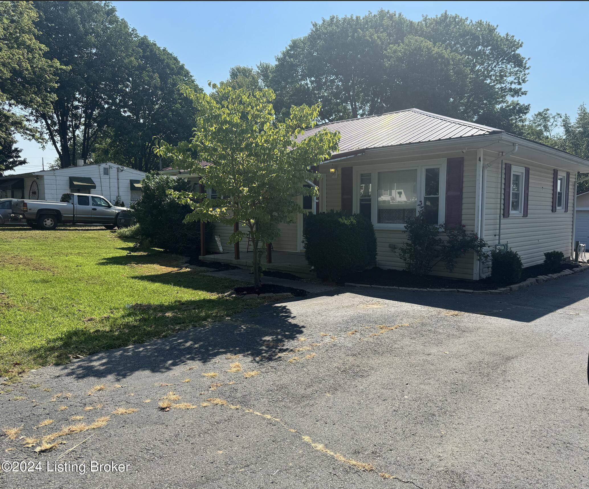 4272 Garrett Road Ekron, KY 40117 - Photo 3 of 21 3.lpg