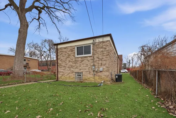 $235,000 | 12442 South Wood Street, Calumet Park, IL 60827