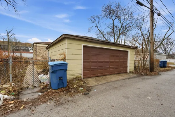 $235,000 | 12442 South Wood Street, Calumet Park, IL 60827