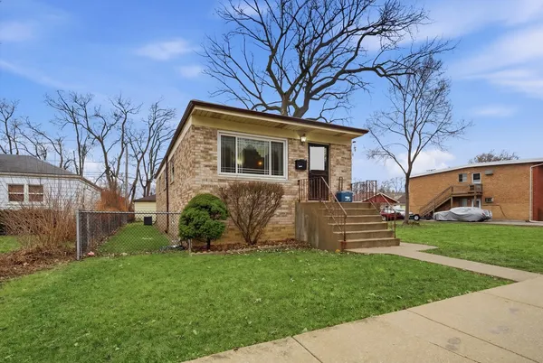 $235,000 | 12442 South Wood Street, Calumet Park, IL 60827