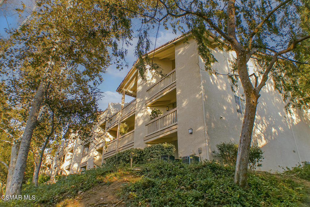 5837 Oak Bend Lane, Unit 302 Oak Park, CA 91377 - Photo 44 of 59 a view of a residential apartment building with a yard