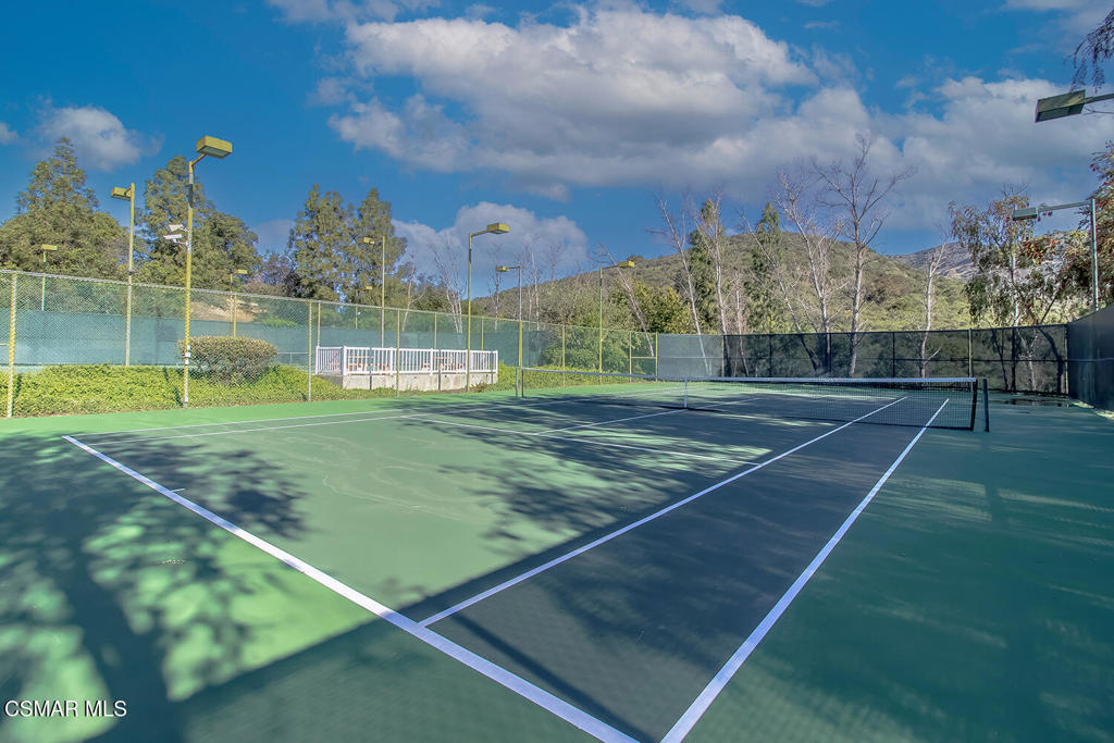 5837 Oak Bend Lane, Unit 302 Oak Park, CA 91377 - Photo 57 of 59 a view of a basketball court