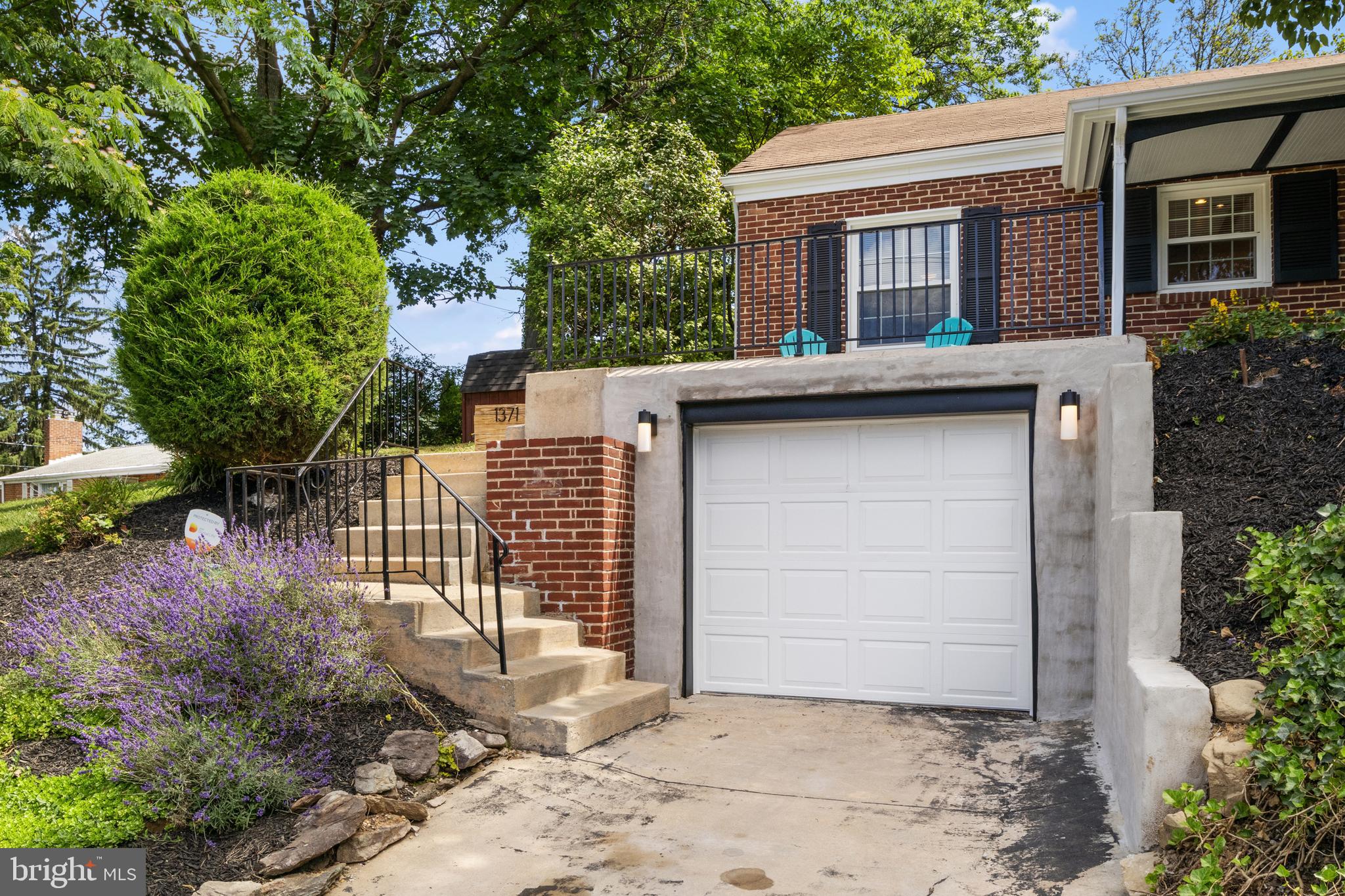1371 Irving Road York, PA 17403 - Photo 3 of 34 Gallery Image 3