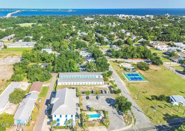 $2,000 | 699 Dunbar Avenue, Unit 203, Bay St. Louis, MS 39520