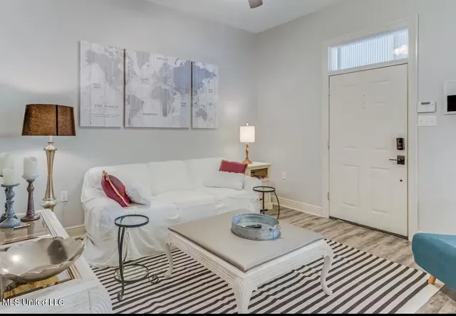 $2,000 | 699 Dunbar Avenue, Unit 203, Bay St. Louis, MS 39520