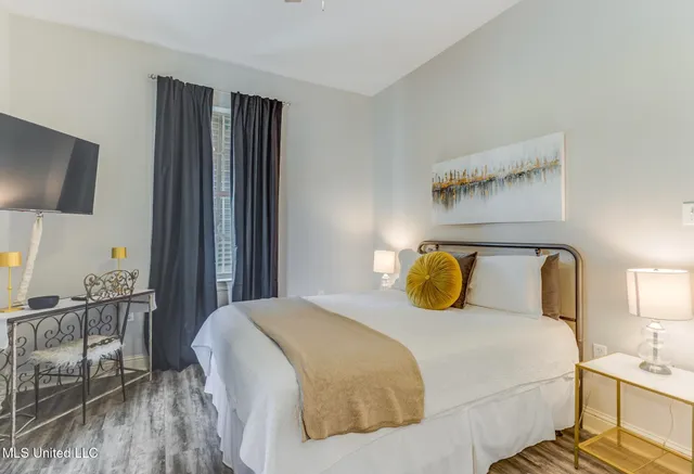 $2,000 | 699 Dunbar Avenue, Unit 203, Bay St. Louis, MS 39520