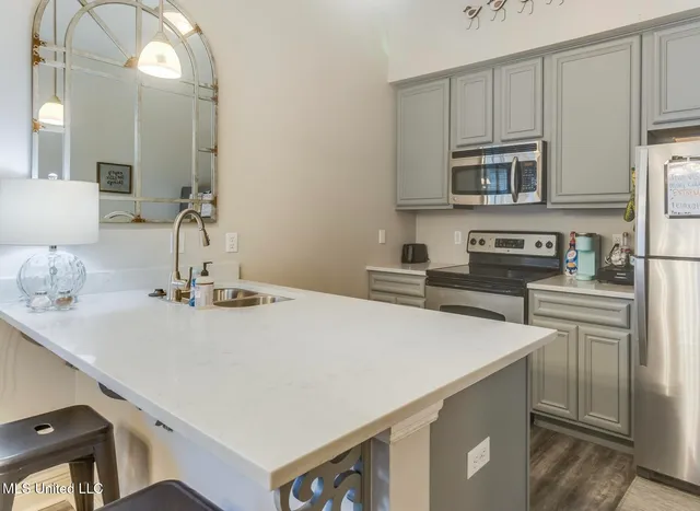 $2,000 | 699 Dunbar Avenue, Unit 203, Bay St. Louis, MS 39520