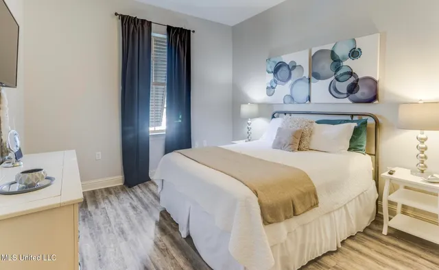 $2,000 | 699 Dunbar Avenue, Unit 203, Bay St. Louis, MS 39520