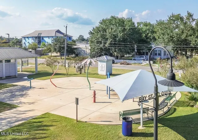 $2,000 | 699 Dunbar Avenue, Unit 203, Bay St. Louis, MS 39520