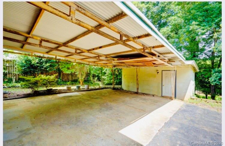 7501 Watercrest Road Charlotte, NC 28210 - Photo 11 of 17 a view of a indoor basketball court