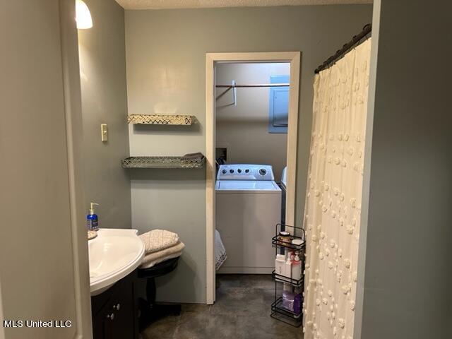 13753 John Lee Road Biloxi, MS 39532 - Photo 11 of 20 BATHROOM:LAUNDRY