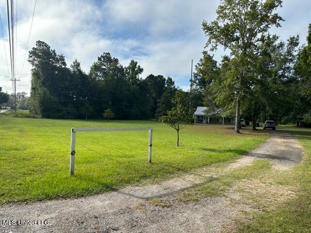 13753 John Lee Road Biloxi, MS 39532 - Photo 17 of 20 DRIVEWAY