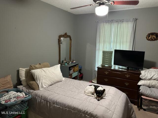 13753 John Lee Road Biloxi, MS 39532 - Photo 4 of 20 BEDROOM 1