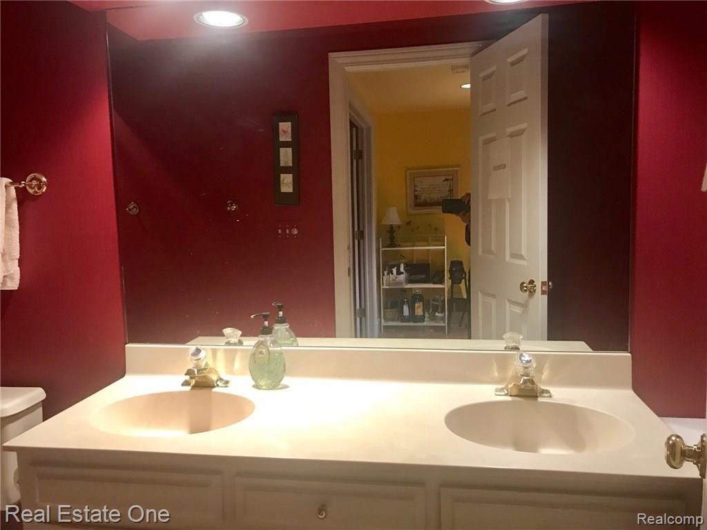 1849 Ludgate Lane Rochester Hills, MI 48309 - Photo 39 of 61