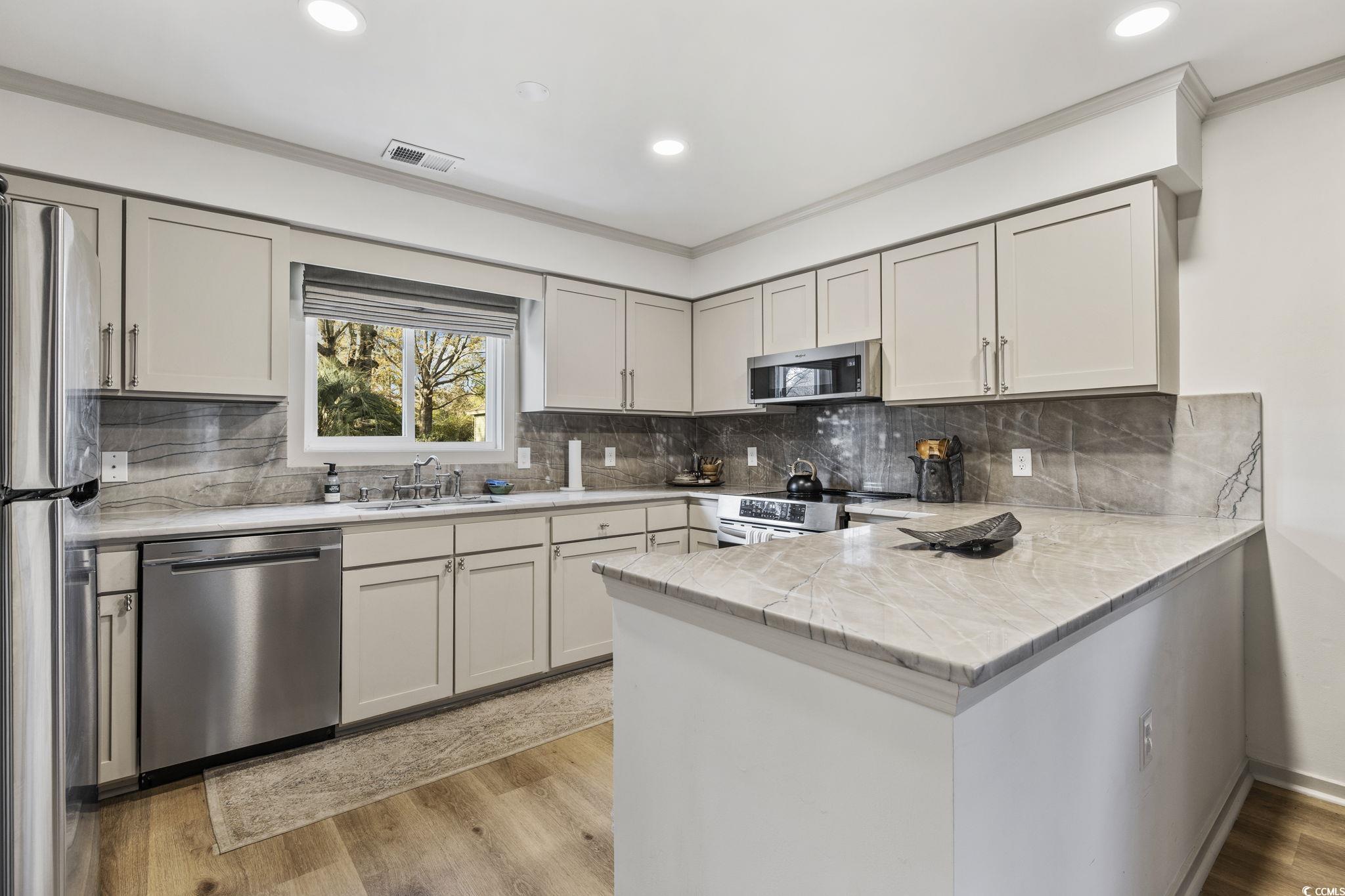 908 Prince William Court Murrells Inlet, SC 29576 - Photo 5 of 30