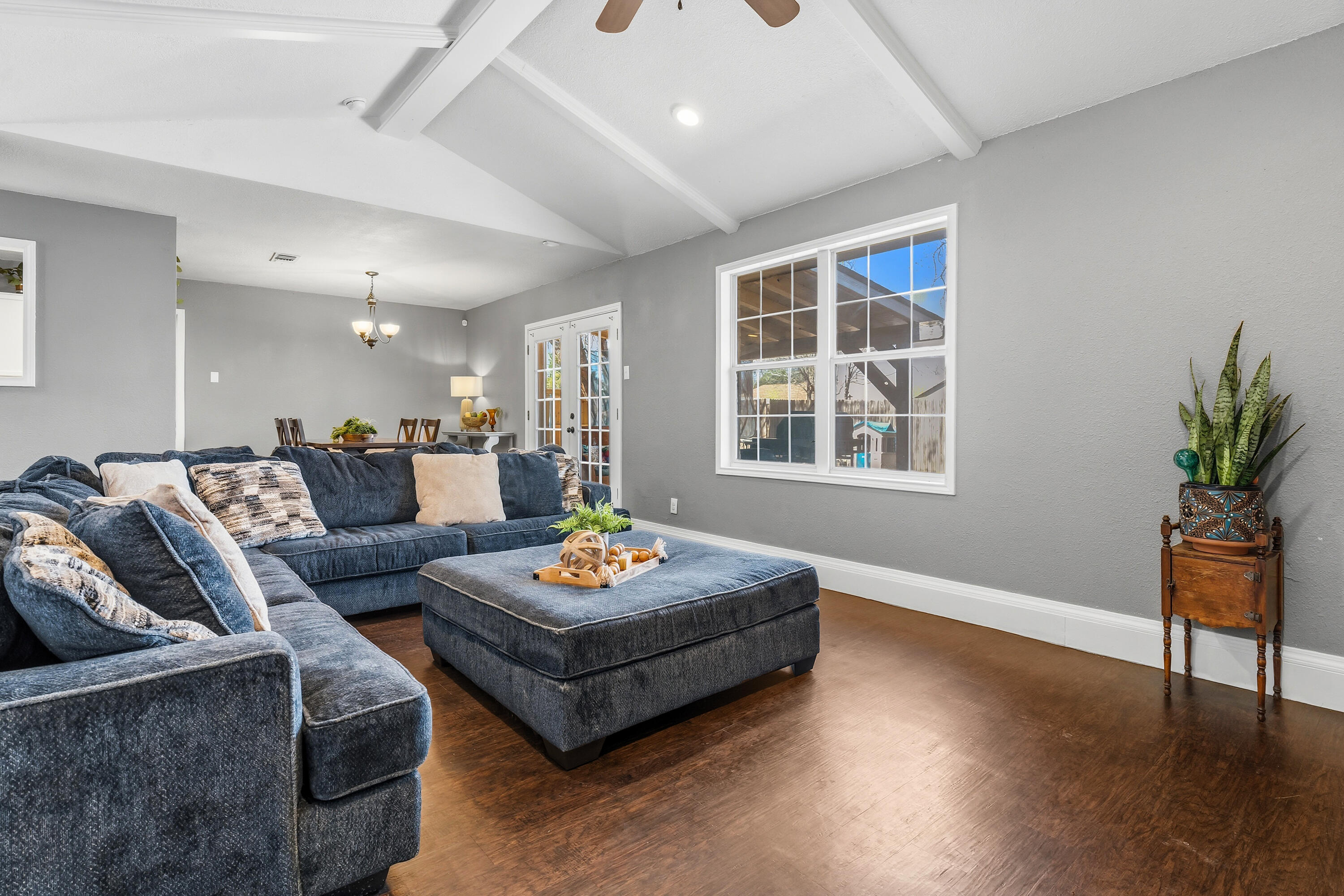5736 2nd Place Lubbock, TX 79416 - Photo 8 of 26 a living room with furniture and a potted plant