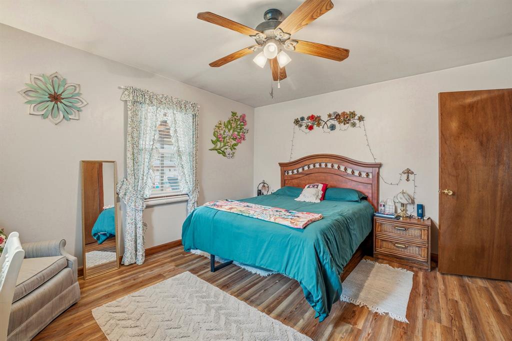 941 Farm To Market 1287 Graham, TX 76450 - Photo 13 of 39 a bedroom with a bed and a window