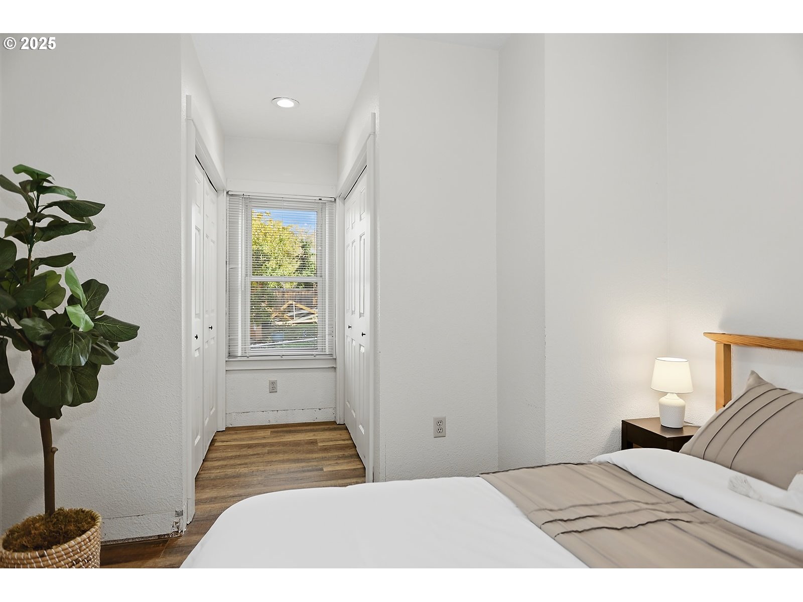 1014 Laughlin Street The Dalles, OR 97058 - Photo 17 of 36 a bedroom with a bed and a window