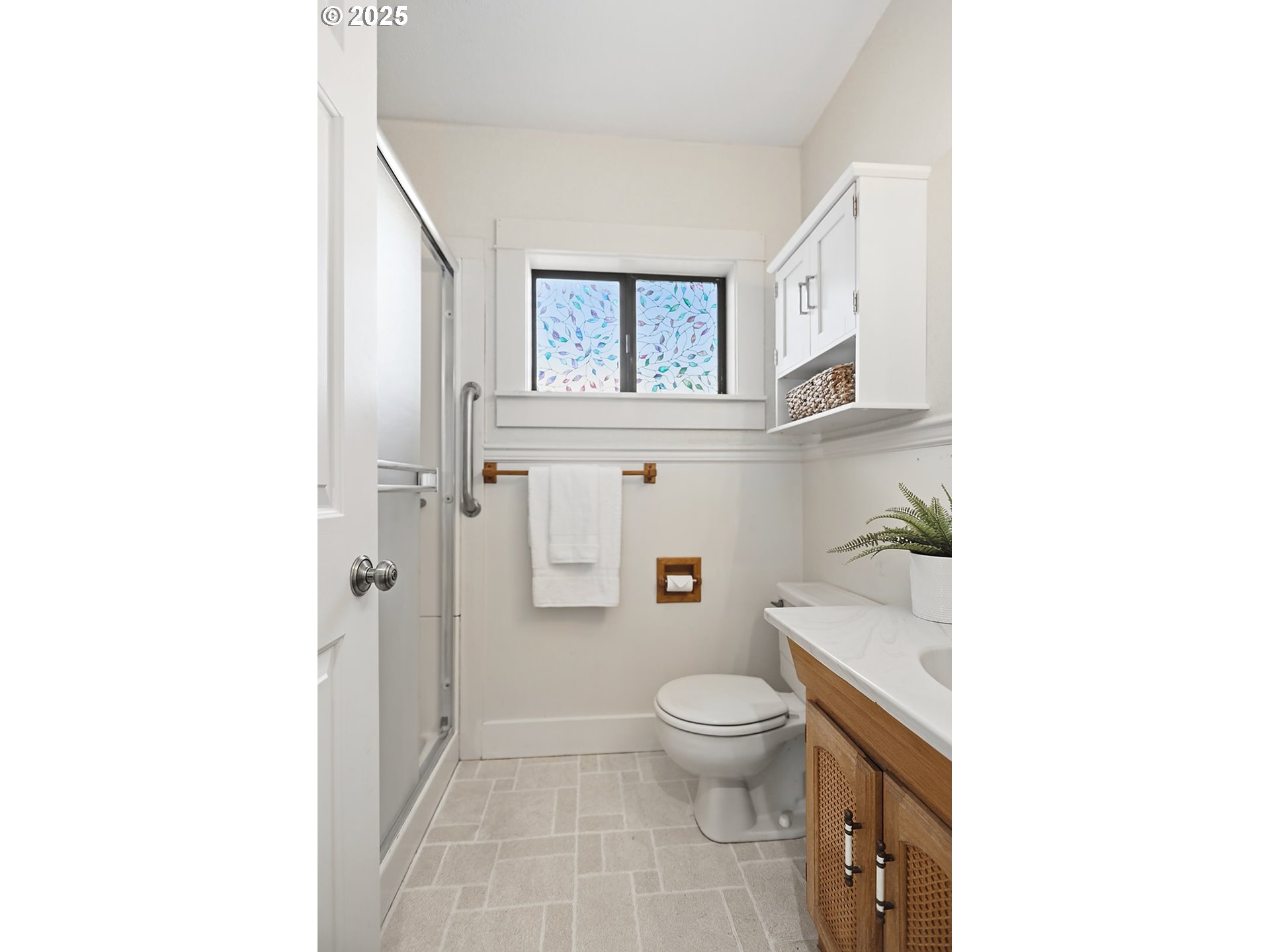 1014 Laughlin Street The Dalles, OR 97058 - Photo 20 of 36 a bathroom with a toilet and a sink