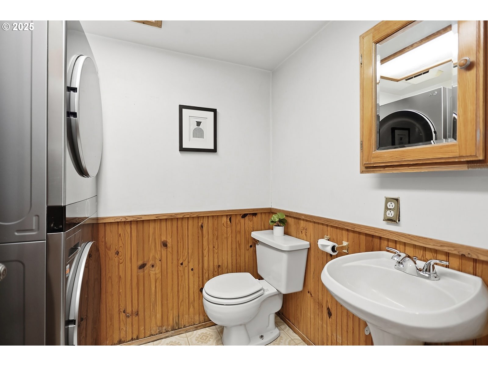 1014 Laughlin Street The Dalles, OR 97058 - Photo 27 of 36 a bathroom with a toilet sink and mirror