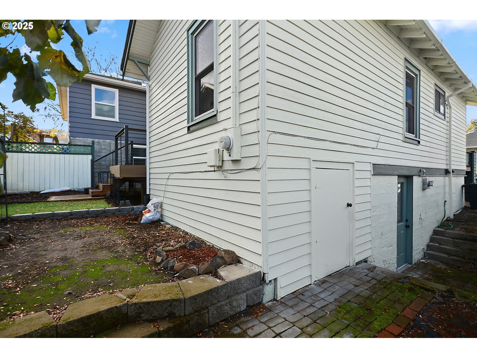 1014 Laughlin Street The Dalles, OR 97058 - Photo 33 of 36 a view of a house with a backyard
