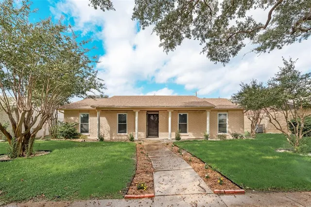 a view of house that has a yard