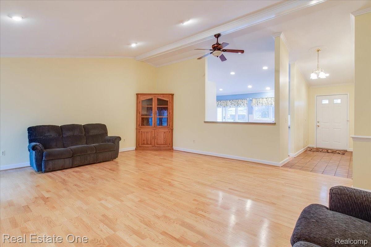 2051 Warrington Road Rochester, MI 48307 - Photo 25 of 64 26-26.jpg
