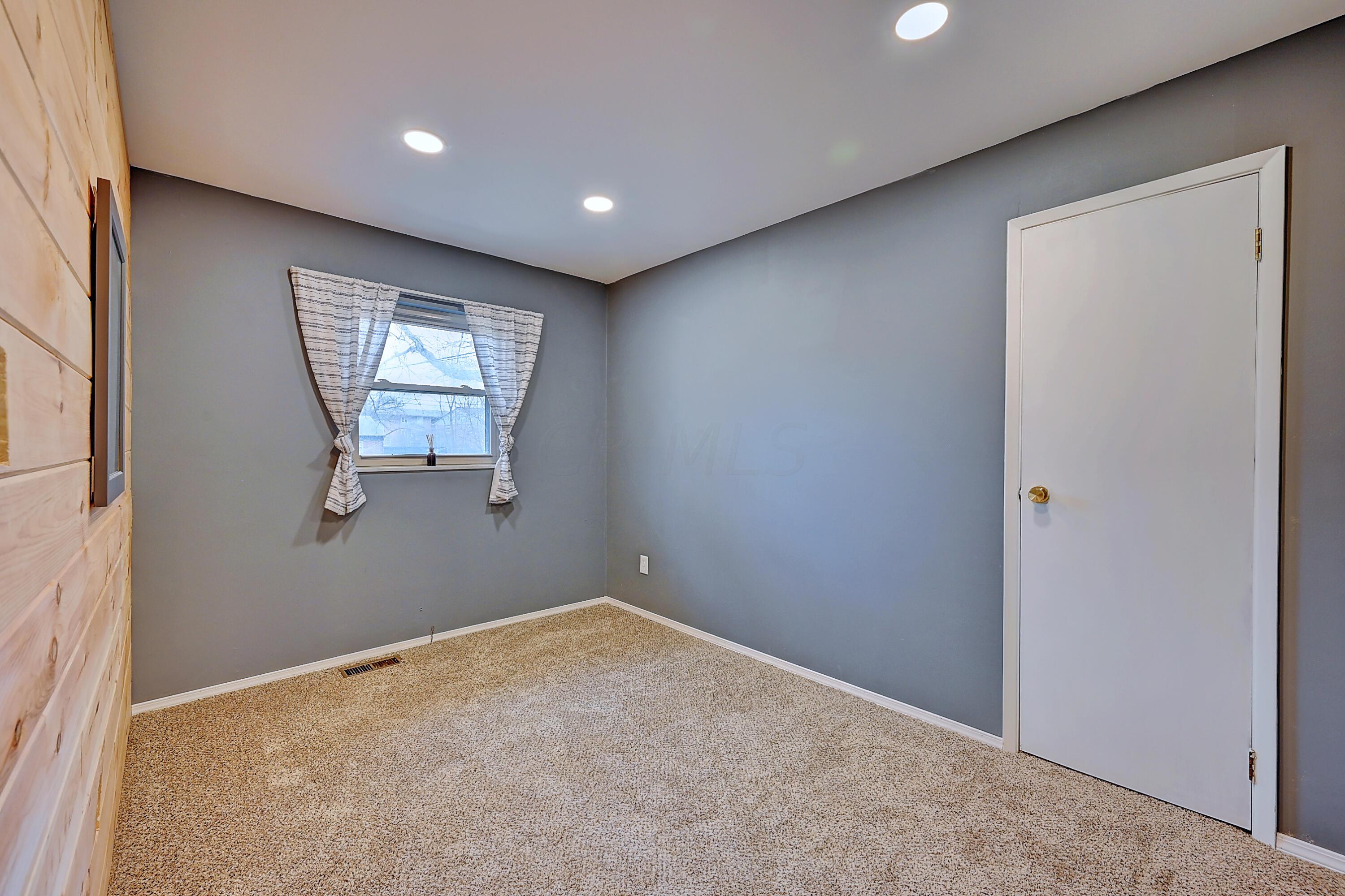 5594 Norcross Road Columbus, OH 43229 - Photo 17 of 33 Bedroom 3