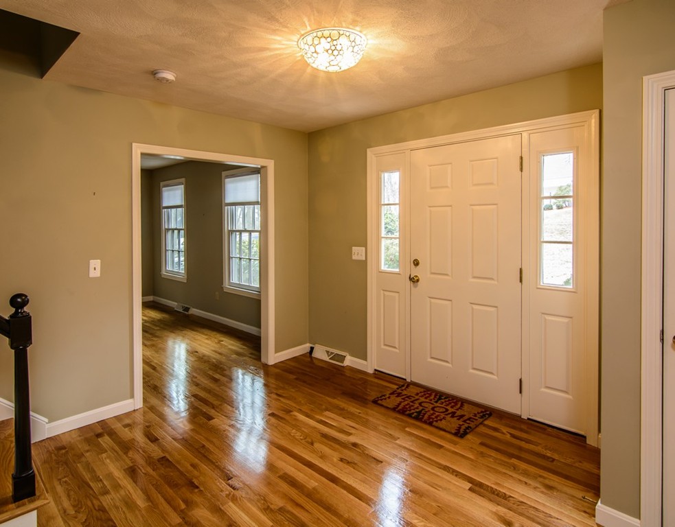 21 Wayside Road Westborough, MA 01581 - Photo 3 of 30 Gallery Image 3