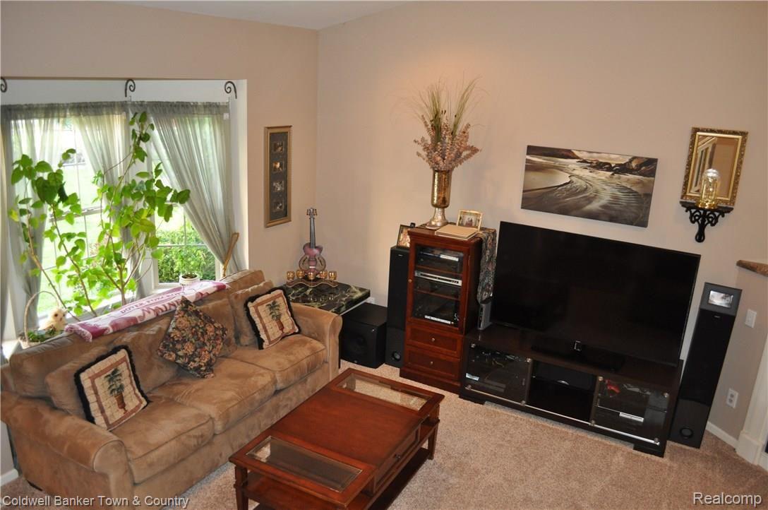 2821 Laurel Ridge Lane Howell, MI 48843 - Photo 8 of 41 7.JPG