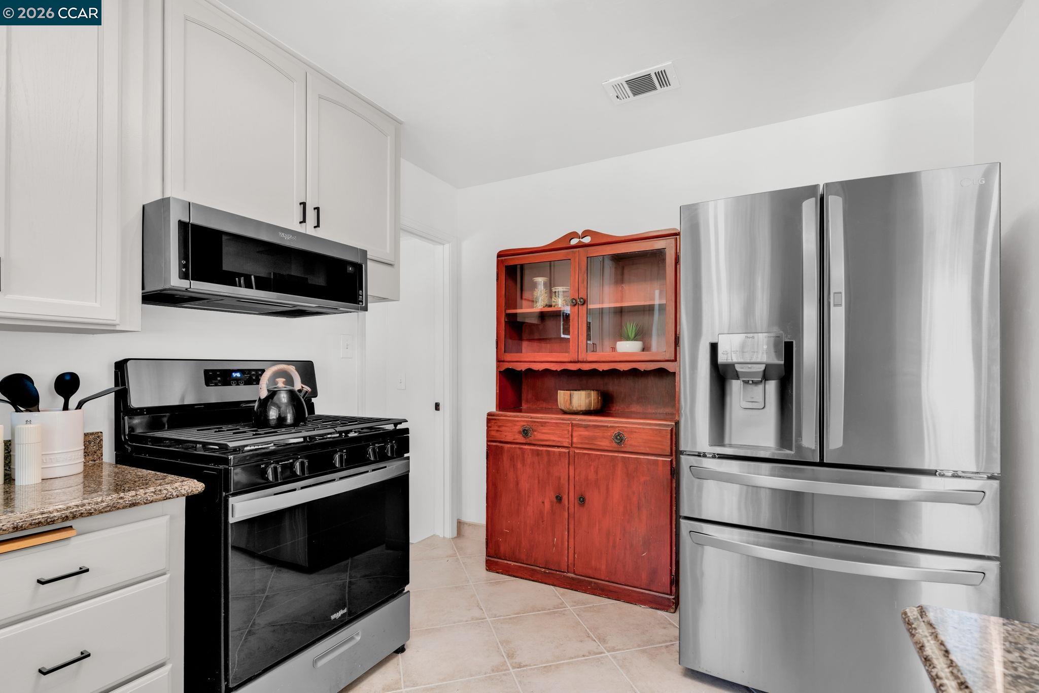 2072 Chalomar Road Concord, CA 94518 - Photo 12 of 42