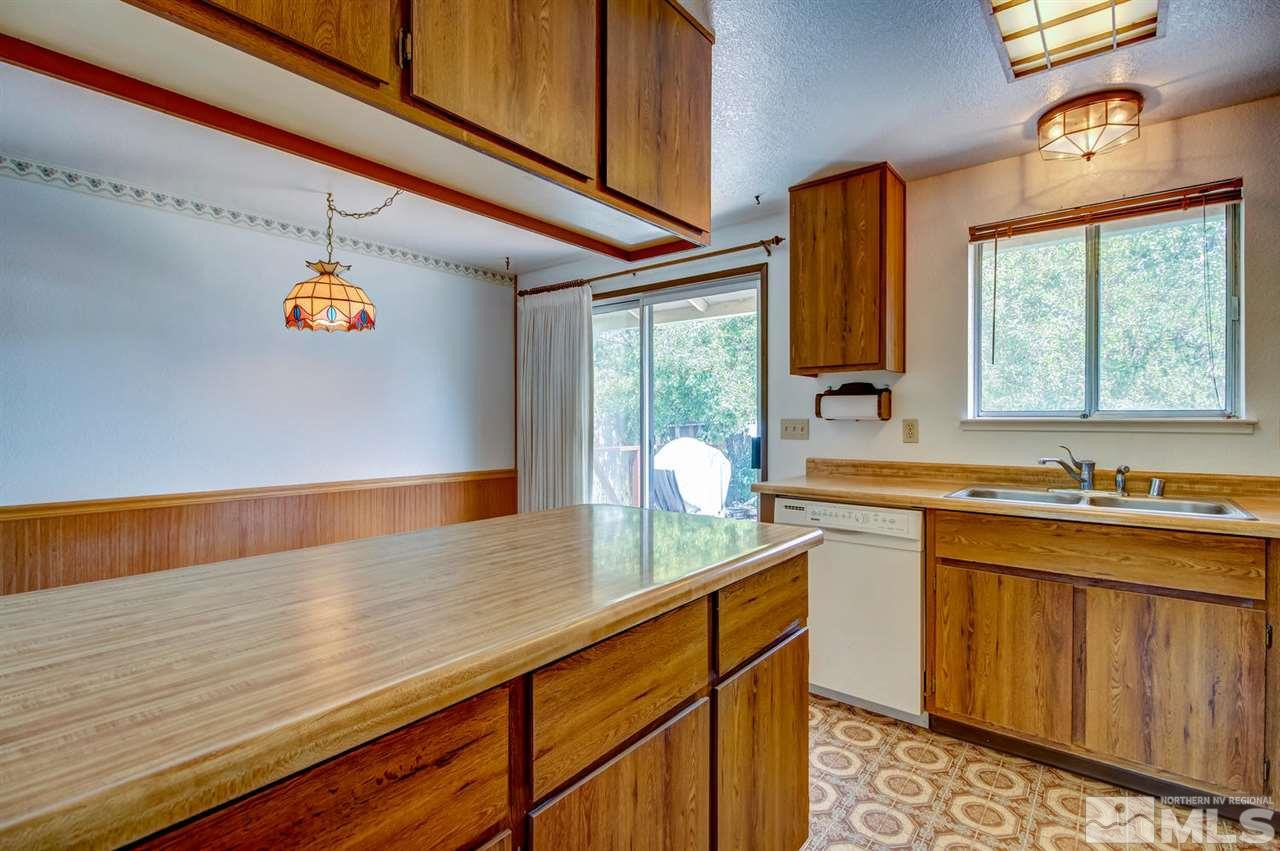 8592 Moth Circle Reno, NV 89506 - Photo 10 of 25 Photo 10