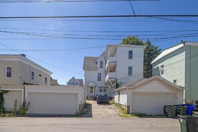$2,400 | 429 Cartier Street, Manchester, NH 03102