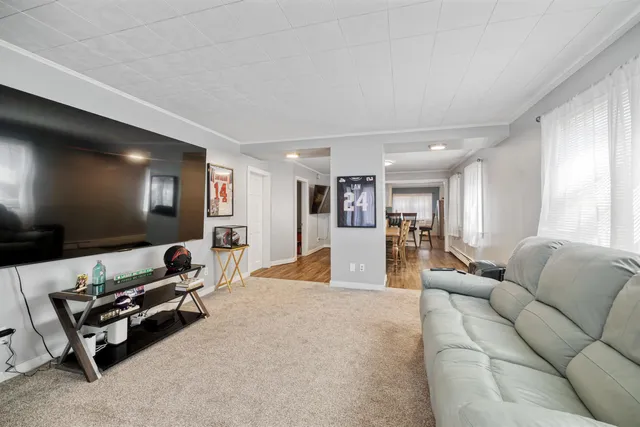 $2,400 | 429 Cartier Street, Manchester, NH 03102