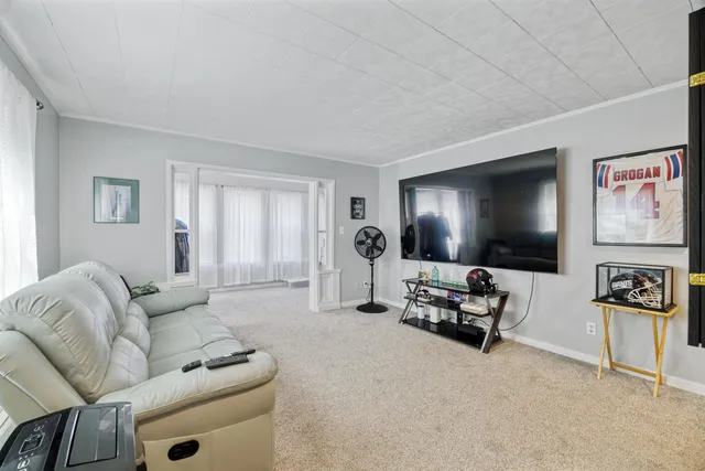 $2,400 | 429 Cartier Street, Manchester, NH 03102