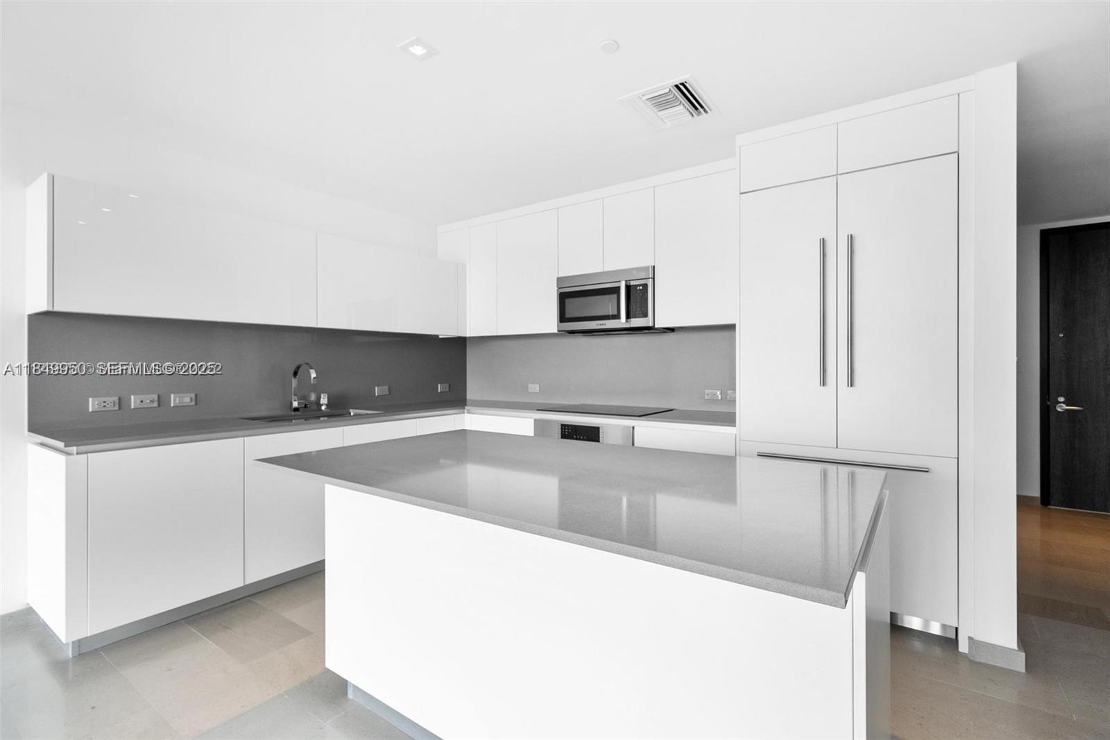 88 Southwest 7th Street, Unit 2104 Miami, FL 33130 - Photo 9 of 43 Kitchen