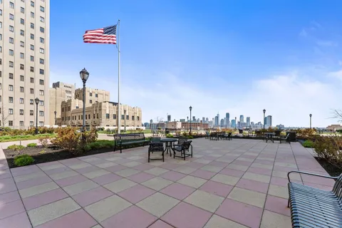 $565,000 | 4 Beacon Way, Unit 805, Jersey City, NJ 07304