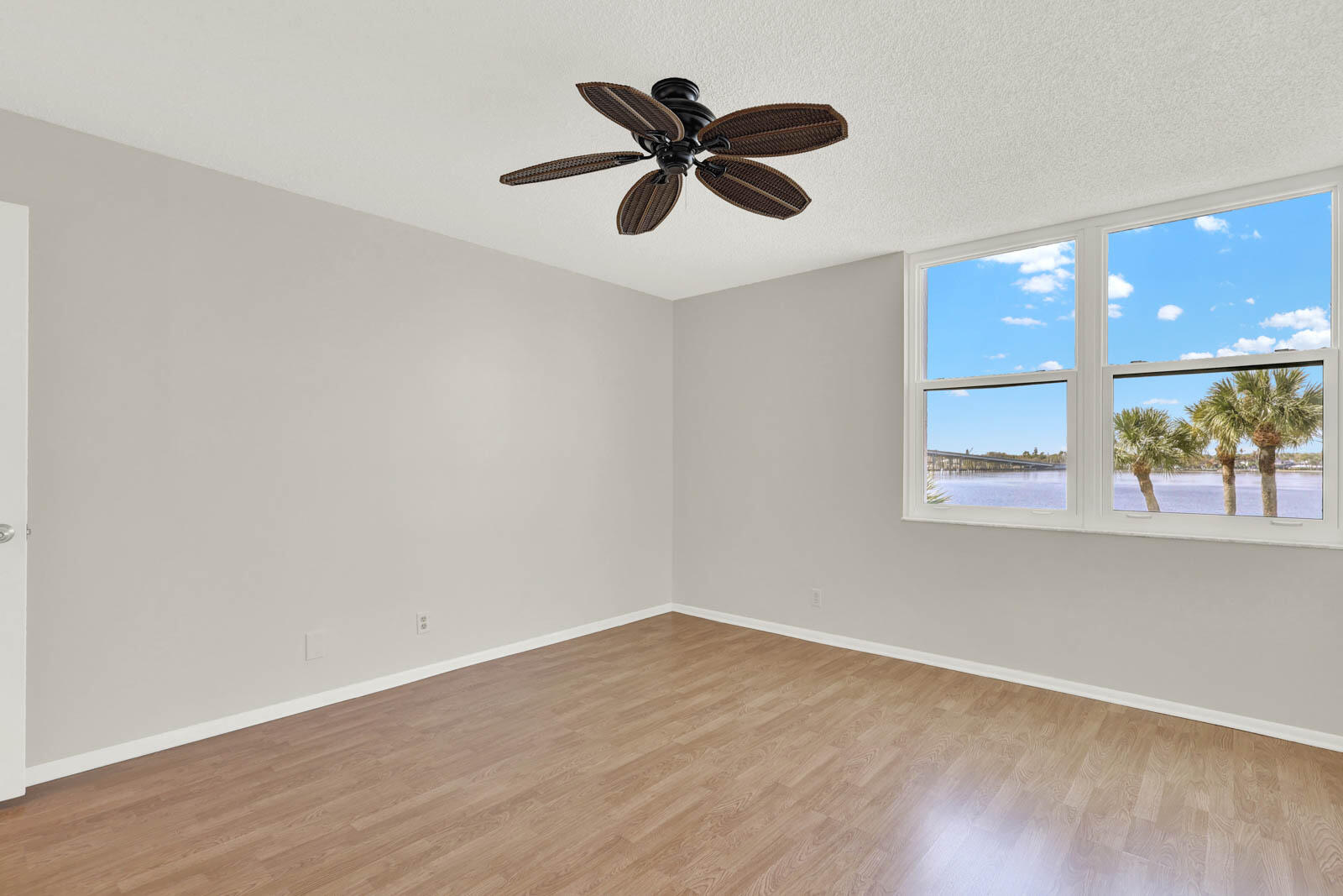 1950 Southwest Palm City Road, Unit 13301 Stuart, FL 34994 - Photo 24 of 51 13-301_Circle_Bay-23