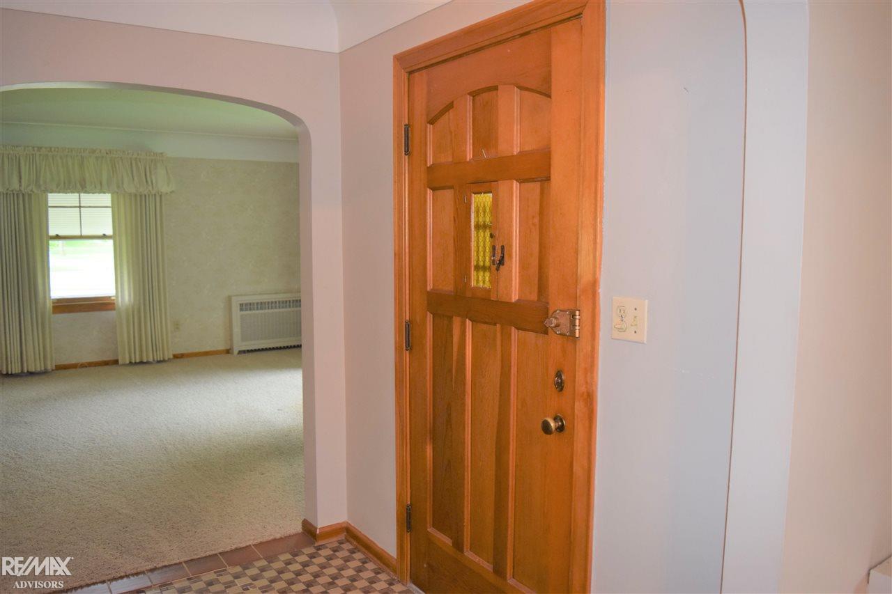 42430 Utica Road Sterling Heights, MI 48314 - Photo 11 of 44 GORGEOUS ENTRY